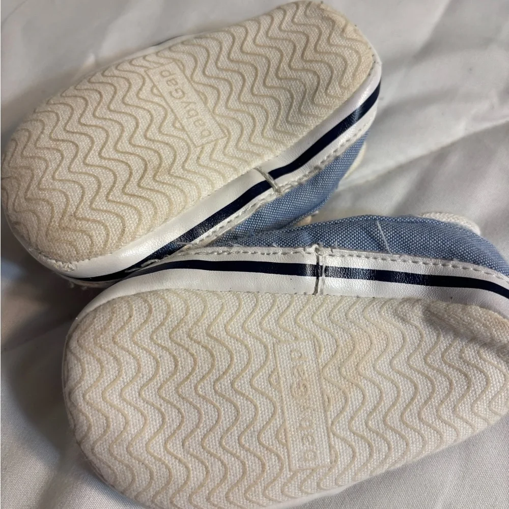 Baby Gap Blue Baby Walker Shoes- size 6-12 months with ties- adorable and soft
